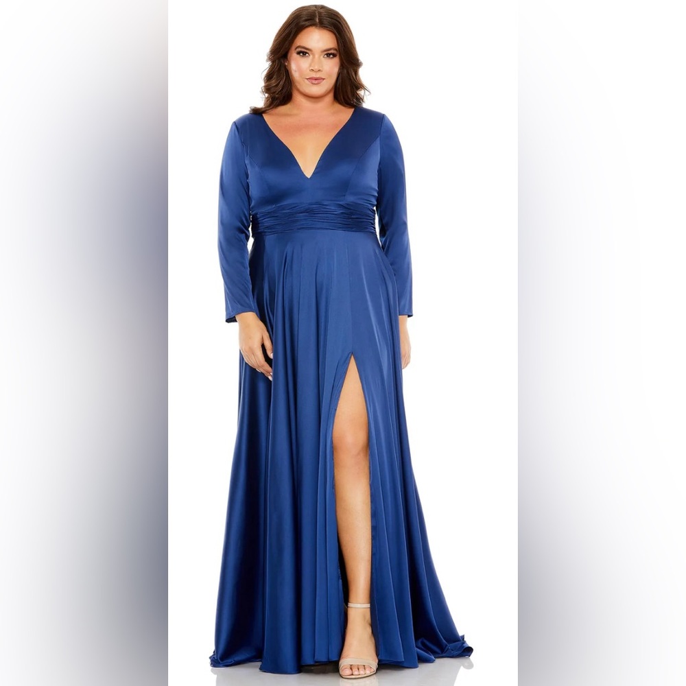 Mac Duggal quarter sleeve v neck A line gown silk gown midnight blue size 18W‎